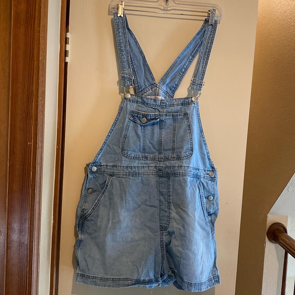 Cute overall jean shorts